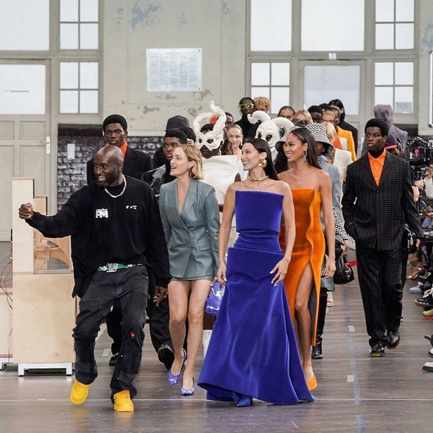 عرض أزياء مجموعة Off White لصيحات موسم خريف وشتاء 2021