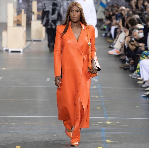 عرض أزياء مجموعة Off White لصيحات موسم خريف وشتاء 2021