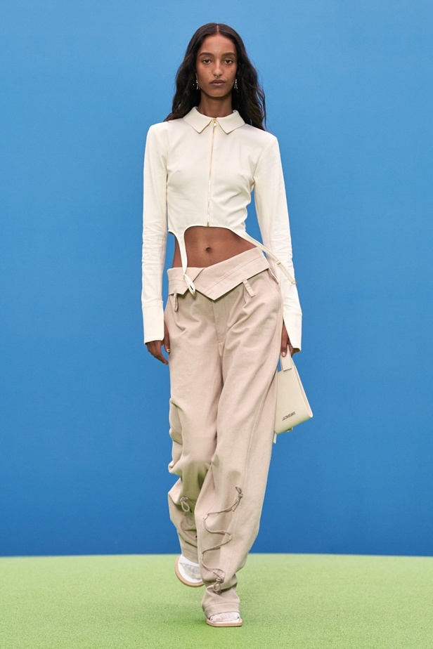 Jacquemus يعود إلى عروض الأزياء مع مجموعة لخريف 2021 