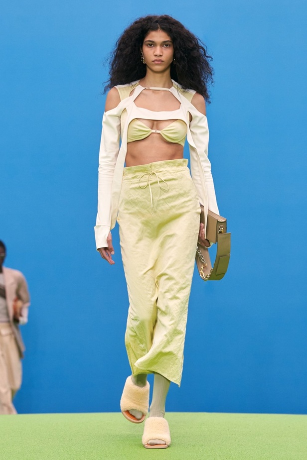 Jacquemus يعود إلى عروض الأزياء مع مجموعة لخريف 2021 