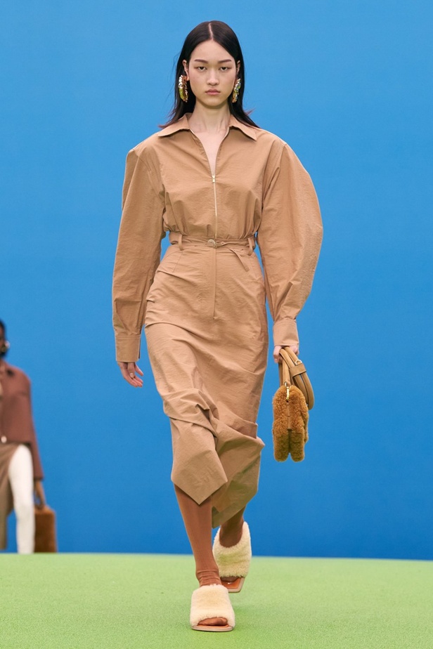 Jacquemus يعود إلى عروض الأزياء مع مجموعة لخريف 2021 
