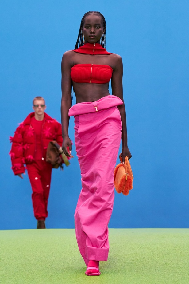Jacquemus يعود إلى عروض الأزياء مع مجموعة لخريف 2021 