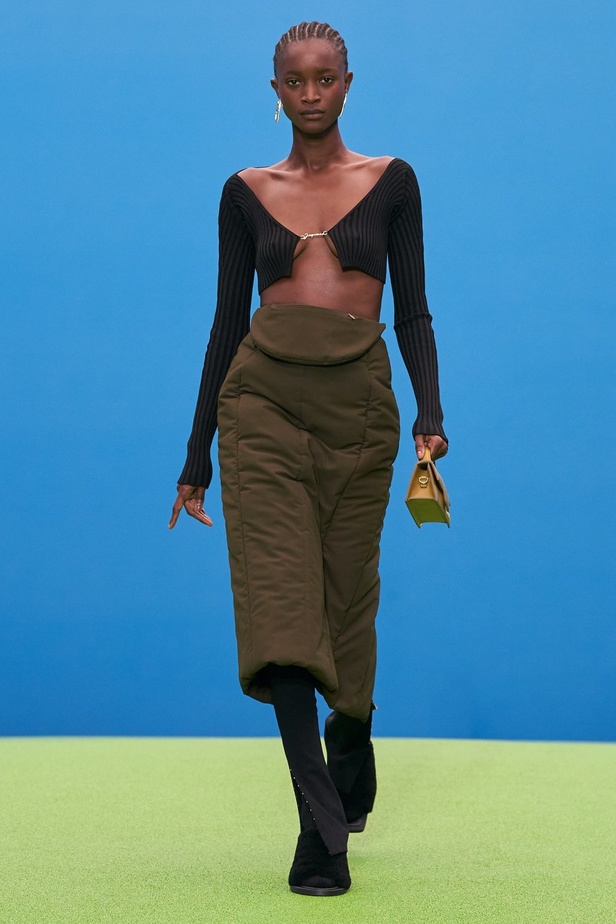 Jacquemus يعود إلى عروض الأزياء مع مجموعة لخريف 2021 