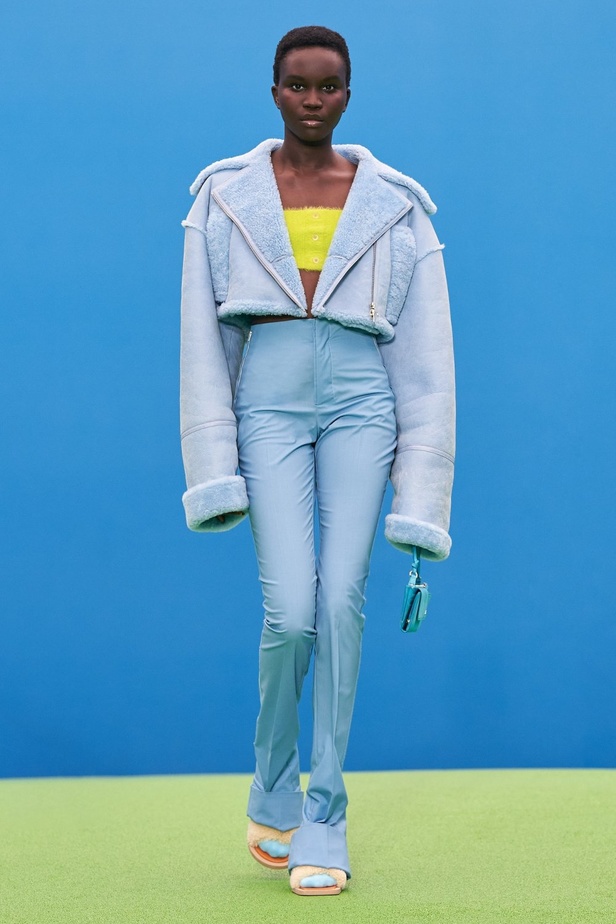 Jacquemus يعود إلى عروض الأزياء مع مجموعة لخريف 2021 