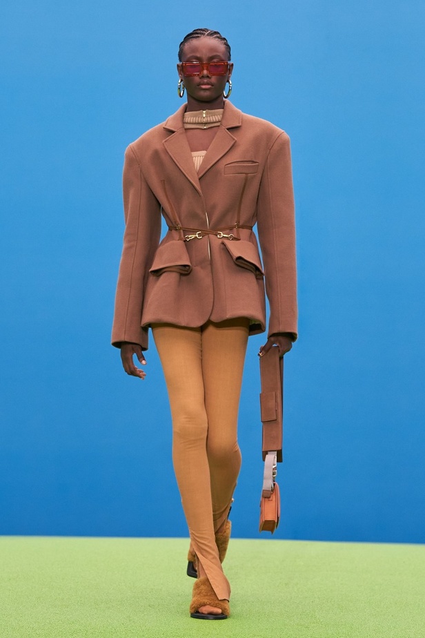 Jacquemus يعود إلى عروض الأزياء مع مجموعة لخريف 2021 