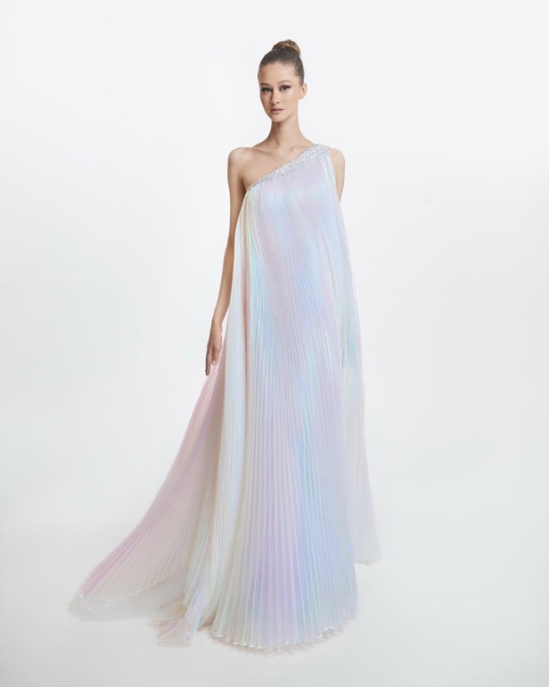 تفاصيل مبهرة في مجموعة طوني ورد من الهوت كوتور لخريف وشتاء 2021 - 2022