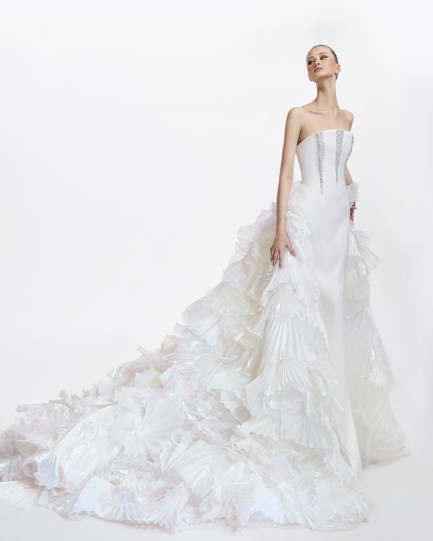 تفاصيل مبهرة في مجموعة طوني ورد من الهوت كوتور لخريف وشتاء 2021 - 2022