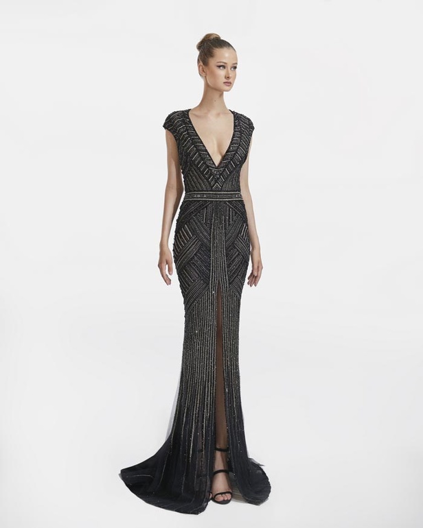 تفاصيل مبهرة في مجموعة طوني ورد من الهوت كوتور لخريف وشتاء 2021 - 2022