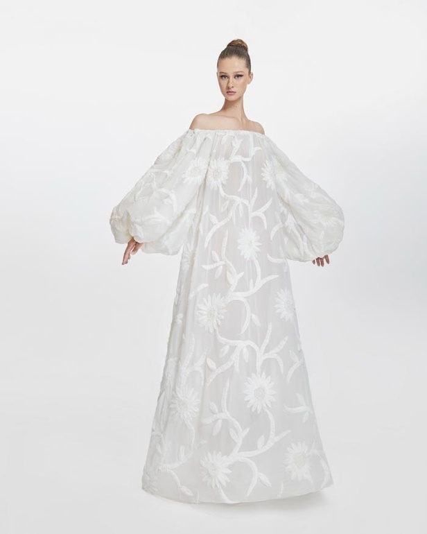 تفاصيل مبهرة في مجموعة طوني ورد من الهوت كوتور لخريف وشتاء 2021 - 2022