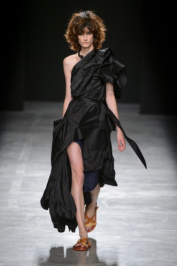 مجموعة “اندريا كرونثالر" لـ "فيفيان ويستوود” لموسم ربيع وصيف 2017