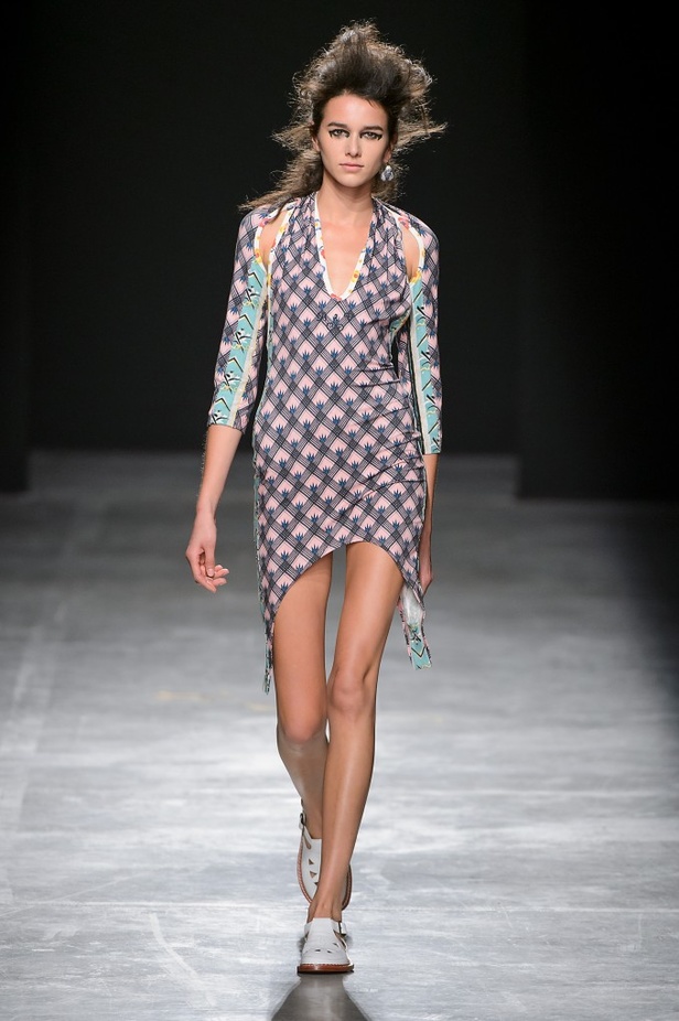 مجموعة “اندريا كرونثالر" لـ "فيفيان ويستوود” لموسم ربيع وصيف 2017