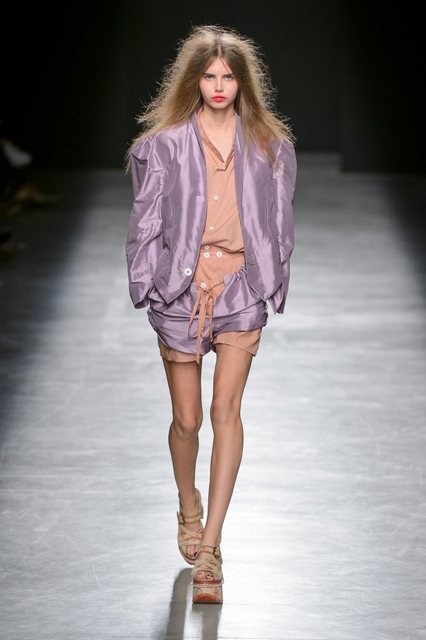 مجموعة “اندريا كرونثالر" لـ "فيفيان ويستوود” لموسم ربيع وصيف 2017