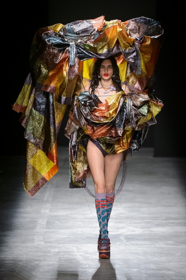 مجموعة “اندريا كرونثالر" لـ "فيفيان ويستوود” لموسم ربيع وصيف 2017