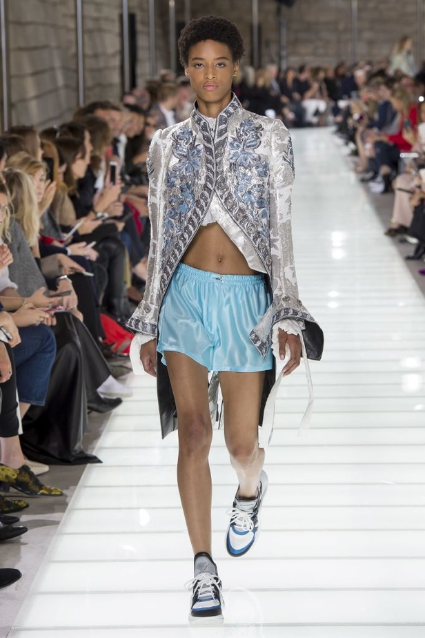 مجموعة لوي فيتون تختم أسبوع الموضة الباريسي