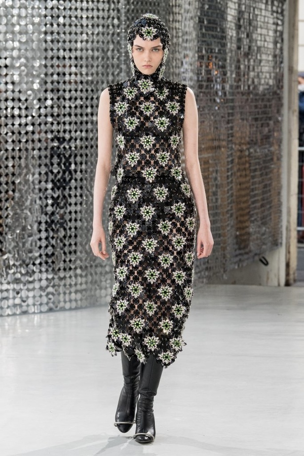 عرض ازياء Paco Rabanne من أسبوع الموضة في باريس لربيع وصيف 2021