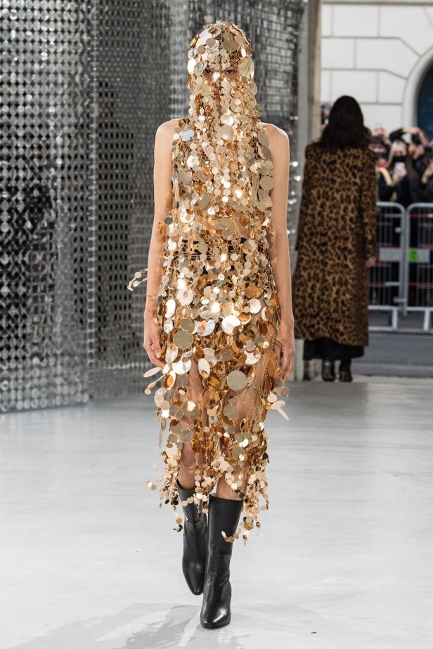 عرض ازياء Paco Rabanne من أسبوع الموضة في باريس لربيع وصيف 2021
