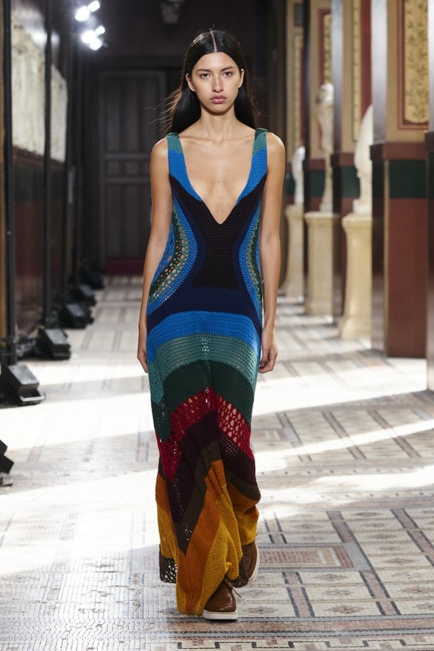 عرض ازياء مجموعة GABRIELA HEARST لربيع وصيف 2021 من أسبوع الموضة في باريس