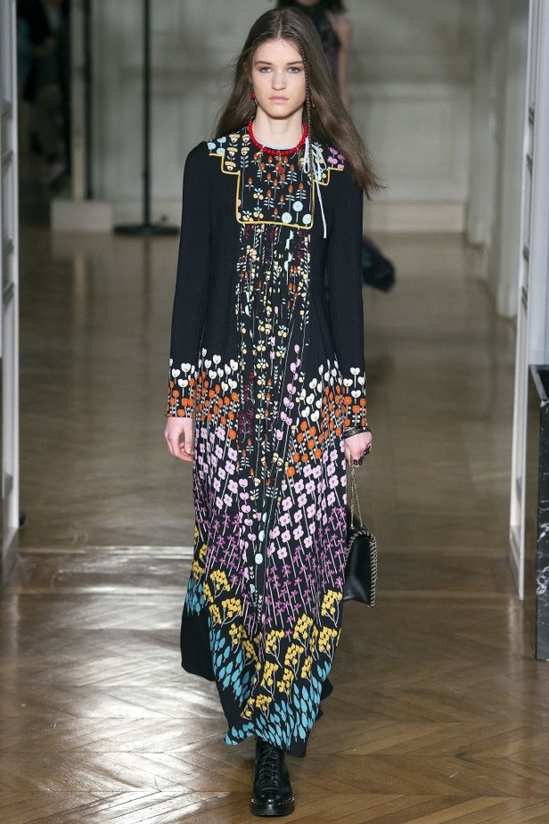 عرض أزياء Valentino لخريف وشتاء 2017!