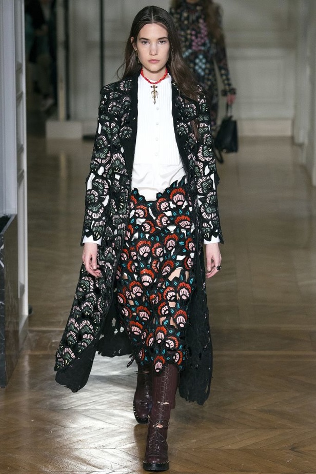 عرض أزياء Valentino لخريف وشتاء 2017!