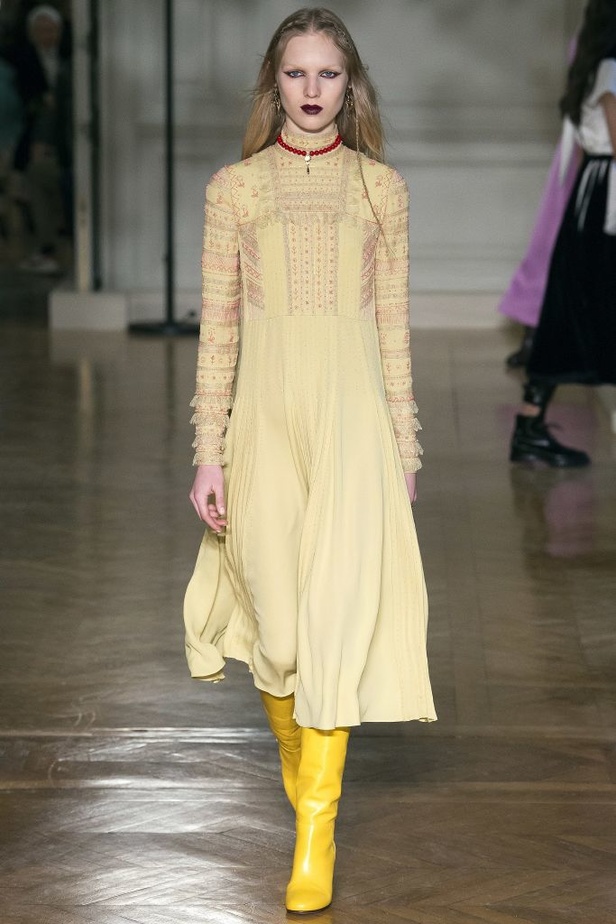 عرض أزياء Valentino لخريف وشتاء 2017!