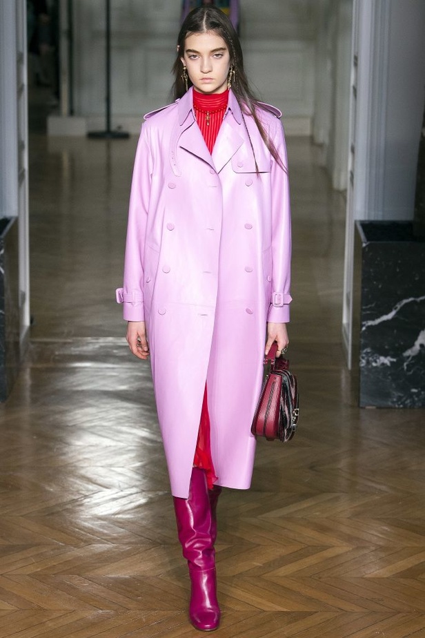 عرض أزياء Valentino لخريف وشتاء 2017!