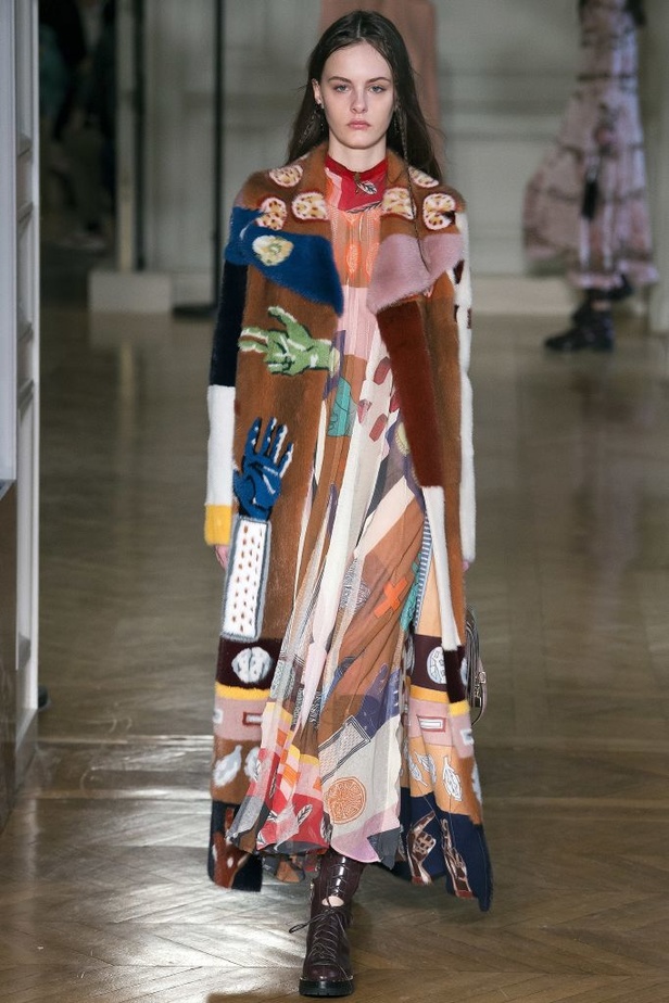 عرض أزياء Valentino لخريف وشتاء 2017!