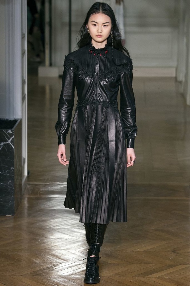 عرض أزياء Valentino لخريف وشتاء 2017!