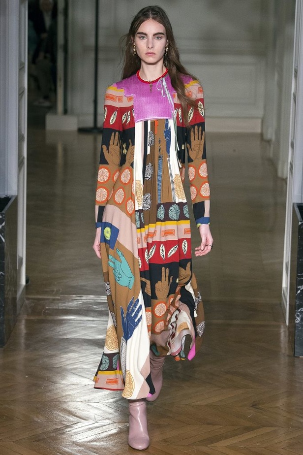 عرض أزياء Valentino لخريف وشتاء 2017!