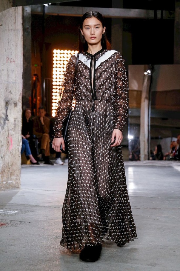 عرض ازياء جيامباتيستا فالي لموسم خريف وشتاء 2018