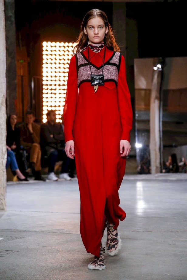 عرض ازياء جيامباتيستا فالي لموسم خريف وشتاء 2018