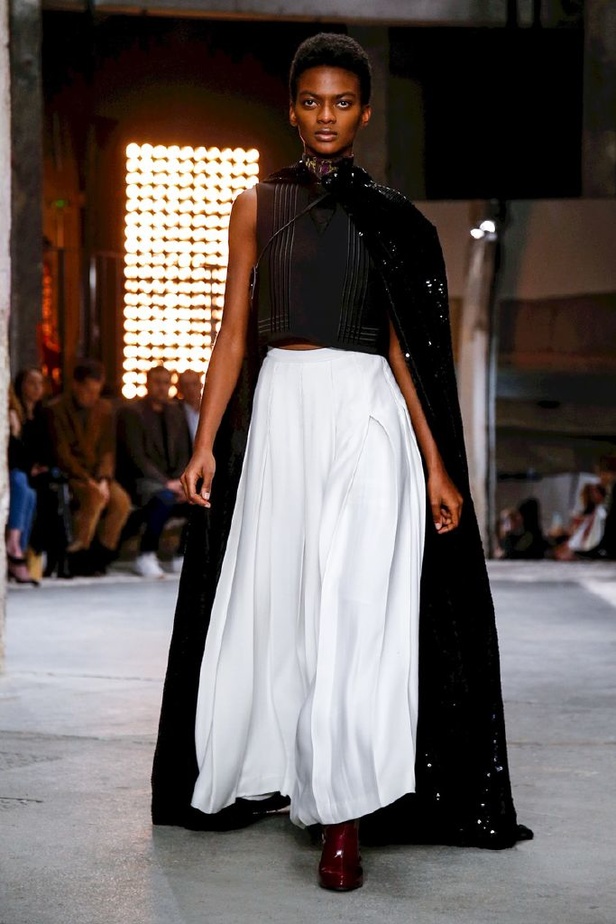 عرض ازياء جيامباتيستا فالي لموسم خريف وشتاء 2018