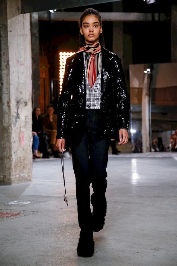 عرض ازياء جيامباتيستا فالي لموسم خريف وشتاء 2018