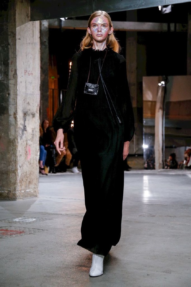 عرض ازياء جيامباتيستا فالي لموسم خريف وشتاء 2018