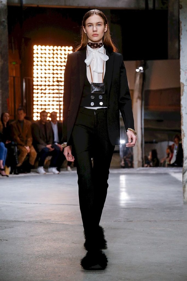 عرض ازياء جيامباتيستا فالي لموسم خريف وشتاء 2018