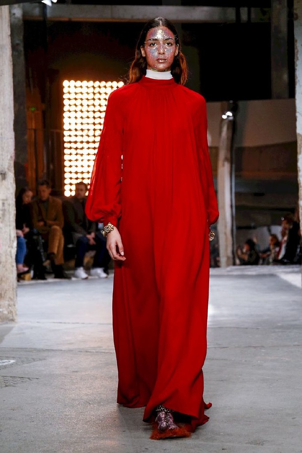 عرض ازياء جيامباتيستا فالي لموسم خريف وشتاء 2018