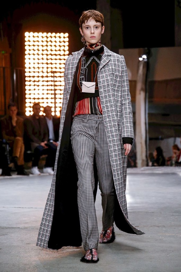 عرض ازياء جيامباتيستا فالي لموسم خريف وشتاء 2018