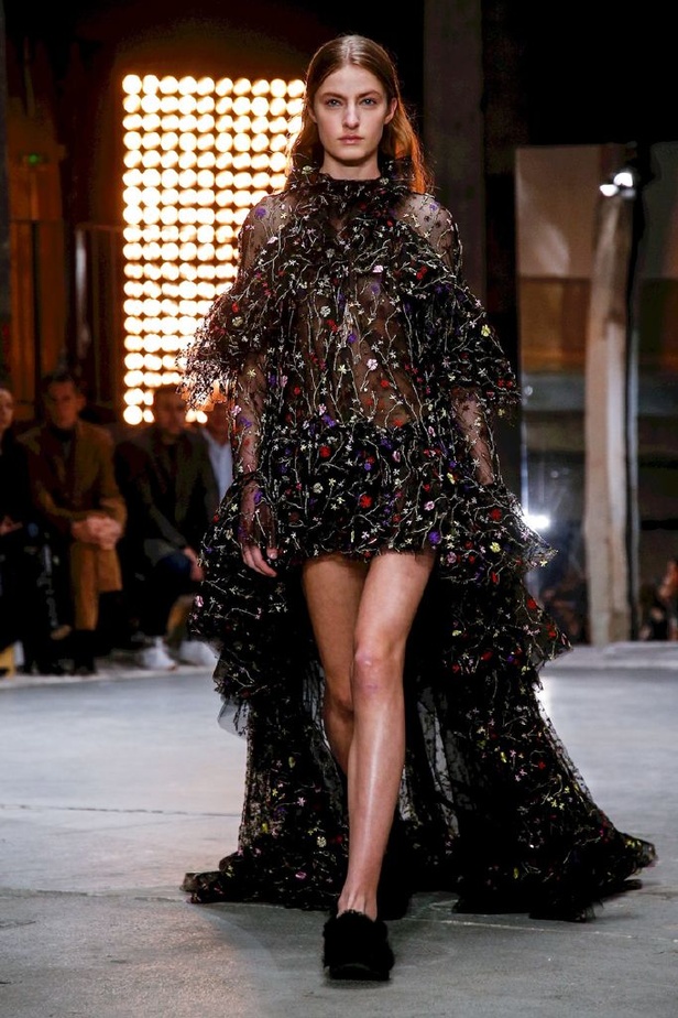 عرض ازياء جيامباتيستا فالي لموسم خريف وشتاء 2018