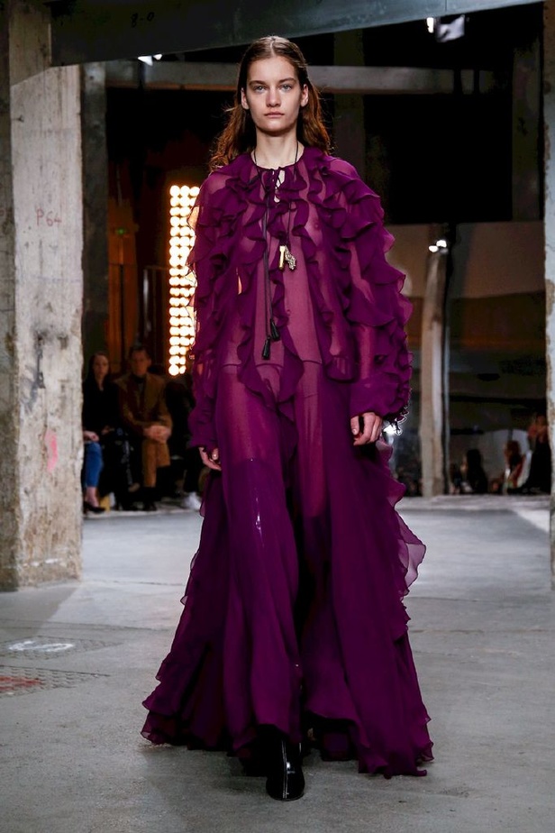 عرض ازياء جيامباتيستا فالي لموسم خريف وشتاء 2018