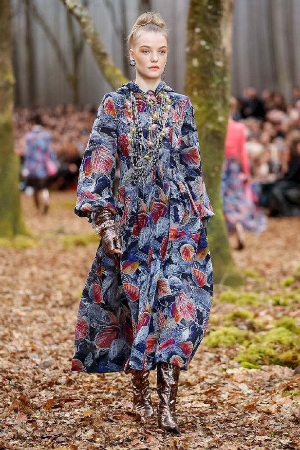 مجموعة شانيل لخريف 2018 تنقلنا الى أحضان الطبيعة الخلابة