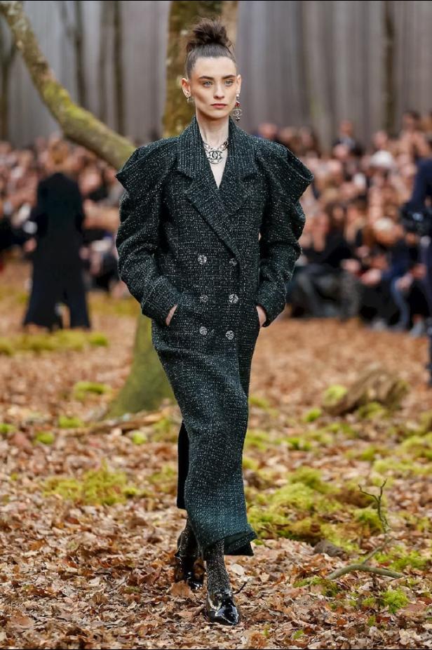 مجموعة شانيل لخريف 2018 تنقلنا الى أحضان الطبيعة الخلابة