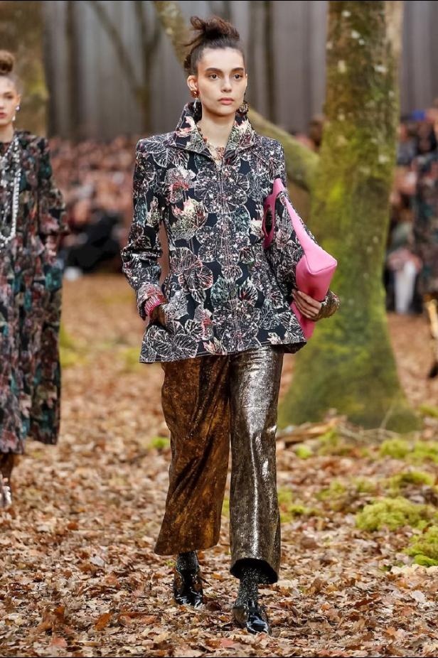 مجموعة شانيل لخريف 2018 تنقلنا الى أحضان الطبيعة الخلابة