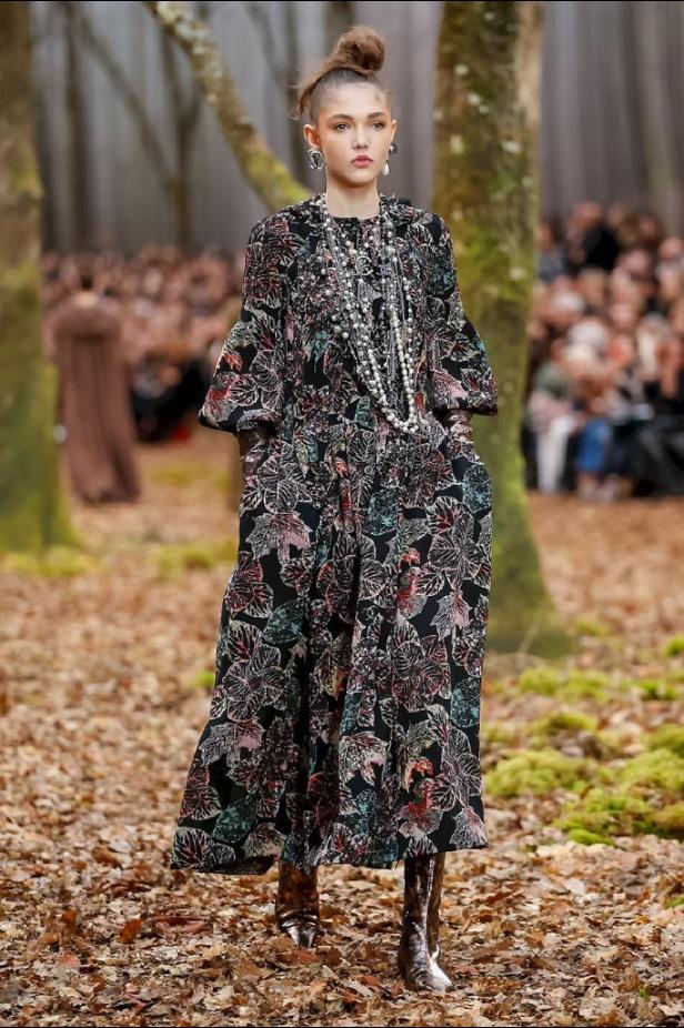 مجموعة شانيل لخريف 2018 تنقلنا الى أحضان الطبيعة الخلابة