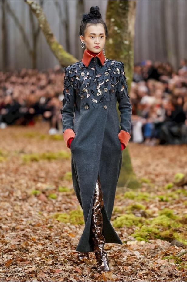 مجموعة شانيل لخريف 2018 تنقلنا الى أحضان الطبيعة الخلابة