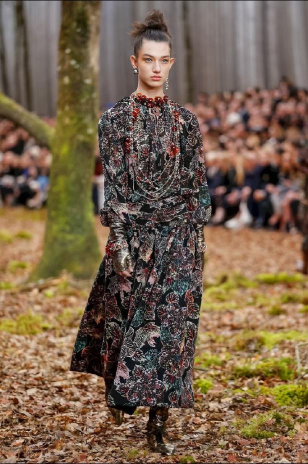 مجموعة شانيل لخريف 2018 تنقلنا الى أحضان الطبيعة الخلابة