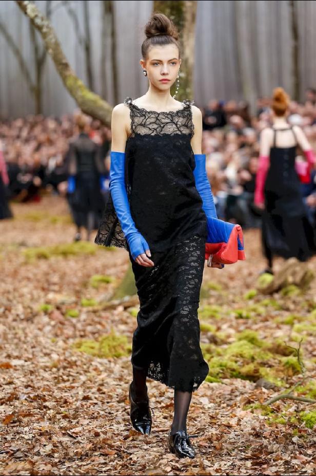 مجموعة شانيل لخريف 2018 تنقلنا الى أحضان الطبيعة الخلابة