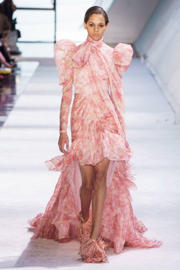 مجموعة Giambattista Valli للألبسة الجاهزة لخريف 2019