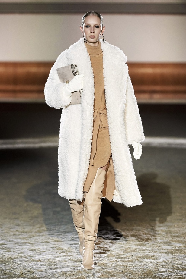 عرض ازياء مجموعة Elisabetta Franchi لخريف وشتاء 2021 من اسبوع الموضة في ميلانو