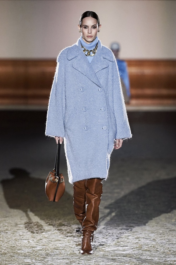 عرض ازياء مجموعة Elisabetta Franchi لخريف وشتاء 2021 من اسبوع الموضة في ميلانو