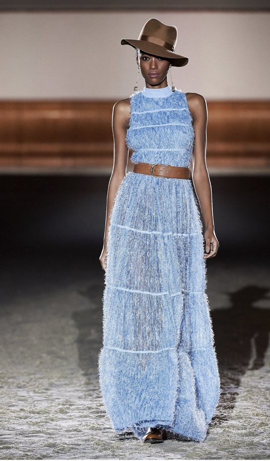 عرض ازياء مجموعة Elisabetta Franchi لخريف وشتاء 2021 من اسبوع الموضة في ميلانو