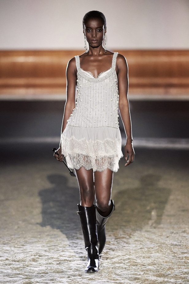 عرض ازياء مجموعة Elisabetta Franchi لخريف وشتاء 2021 من اسبوع الموضة في ميلانو